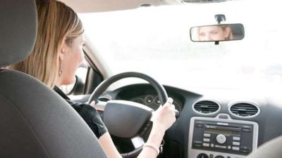 Las mujeres son mejores en el volante, según la Caminera