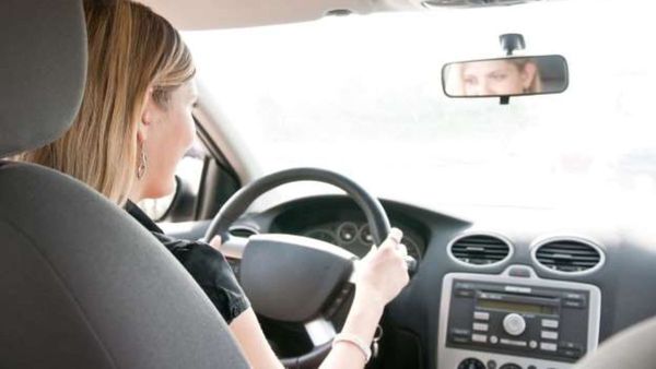 Las mujeres son mejores en el volante, según la Caminera
