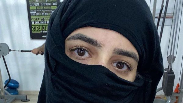 Escracharon a Pati Ginzo por imitar un burka