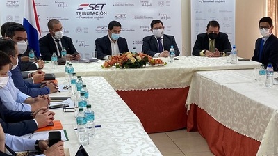 Camioneros levantan paro tras firma de acuerdo con gremios de la producción