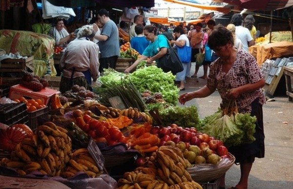 Exoneran dos meses de impuestos a trabajadores de la vía pública y comerciantes del Mercado de Abasto