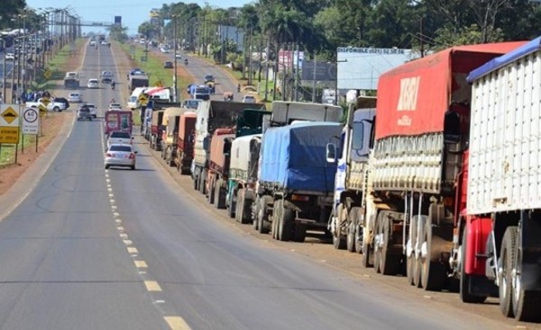 Levantan paro de camioneros tras firma acuerdo para costo operativo