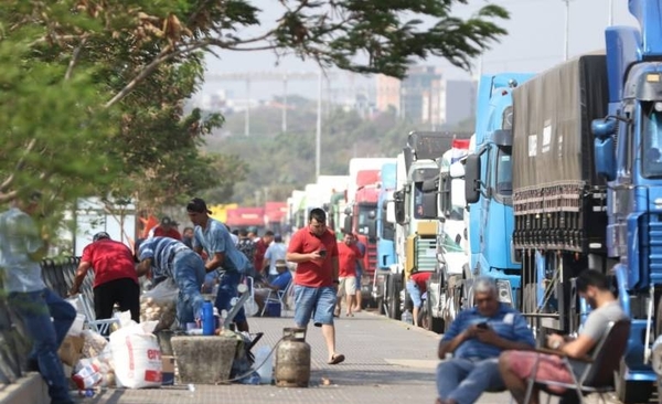 Diario HOY | Camioneros coordinarán salida de la Costanera “para no afectar a la ciudadanía”