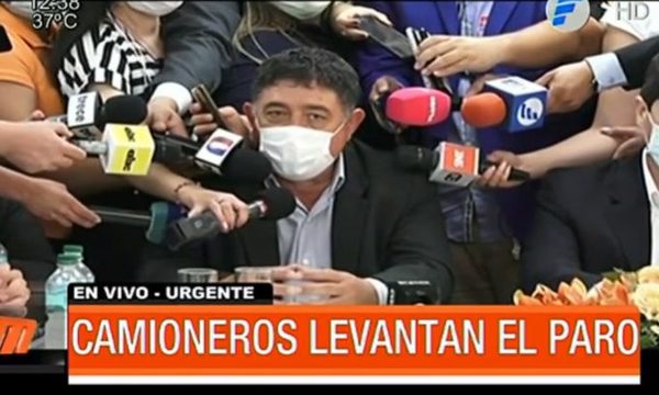 Camioneros levantan paro tras llegar a un acuerdo con el Gobierno | Telefuturo