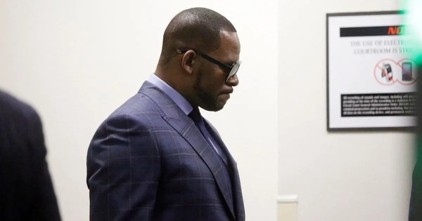 La Nación / Juicio a R. Kelly: fiscales dicen que sedujo a niñas por décadas