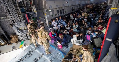 La Nación / Afganos que ayudaron a EEUU son buscados por talibanes, según la ONU