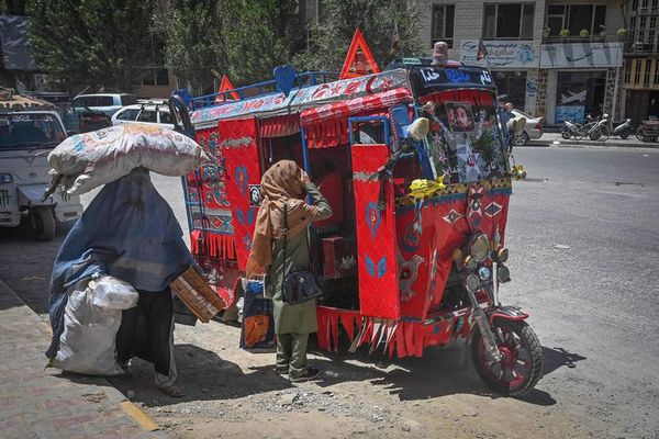 Imágenes de mujeres desaparecen de Kabul - Mundo - ABC Color