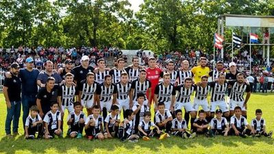 "Con que vaka romuña pio ¡mba'e la pelota!"