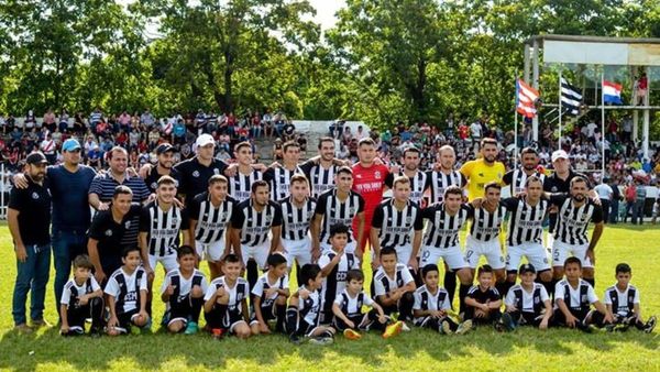 "Con que vaka romuña pio ¡mba'e la pelota!"