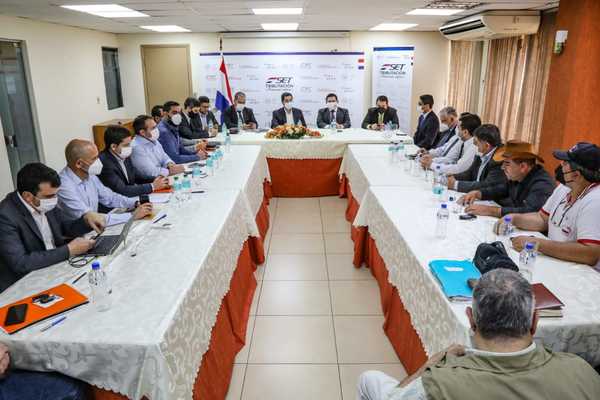 Acuerdo con camioneros establece costo referencial por 60 días mientras comité realiza estudio técnico | .::Agencia IP::.