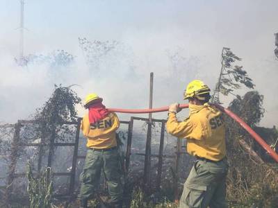 Incontrolable incendio en el bañado sur