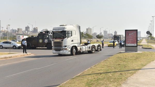 Camioneros se retiran de Asunción y despejan rutas en varios puntos del país