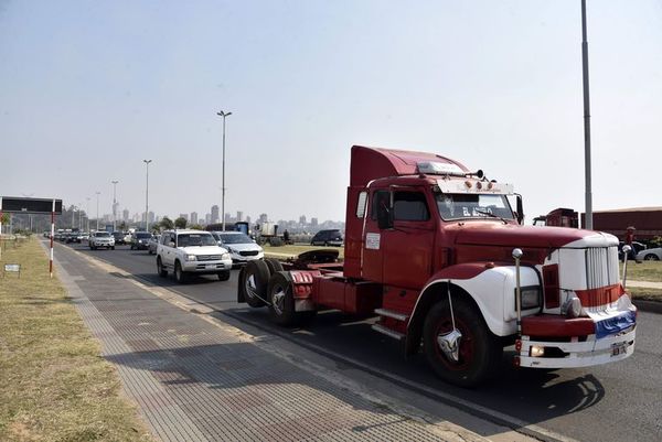 Camioneros insistirán en ley de fletes pese a levantar paro - Nacionales - ABC Color