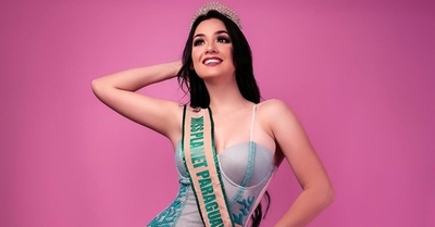 Reina paraguaya vende heladitos y comidas típicas para cumplir su sueño