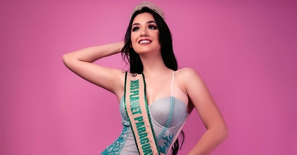 Reina paraguaya vende heladitos y comidas típicas para cumplir su sueño