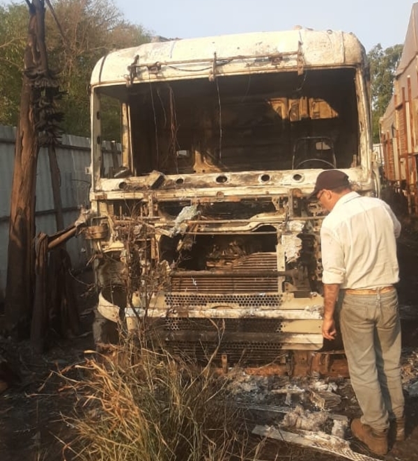 Fuego consumió un camión por quema de pastizal en Minga Guazú