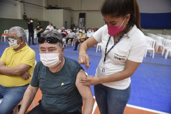 “Primera dosis ayuda a parar la pandemia y la segunda prolonga el efecto de la vacuna”, dice Sequera - Nacionales - ABC Color