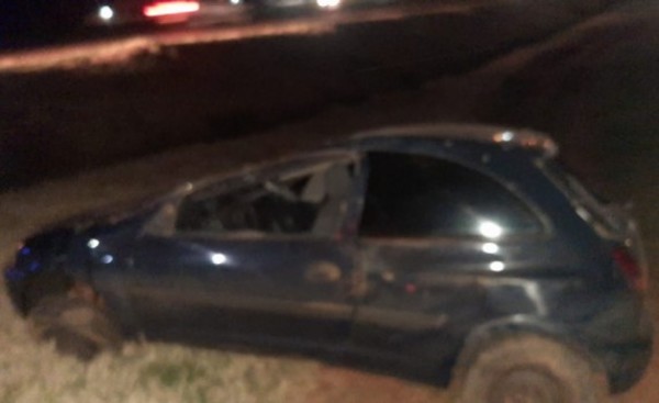Mujer sale ilesa de aparatoso vuelco en Ming Guazú