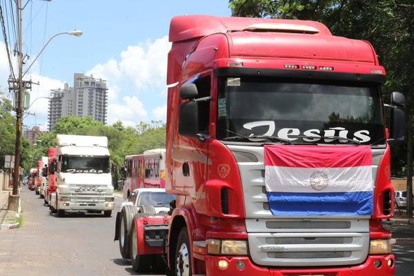 Camioneros paraguayos levantan el paro tras conseguir un acuerdo - MarketData