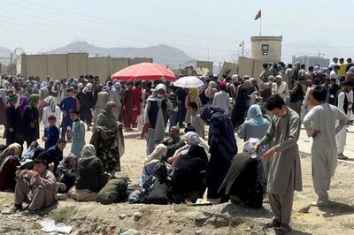 Caos en aeropuerto de Kabul dificulta tarea de evacuación