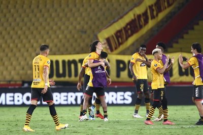 El Barcelona del paraguayo Williams Riveros es semifinalista de la Libertadores