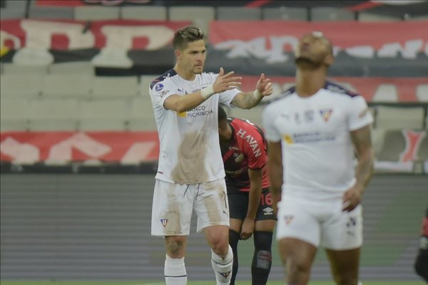 Athletico Paranaense elimina a la Liga de Quito de Luis Amarilla