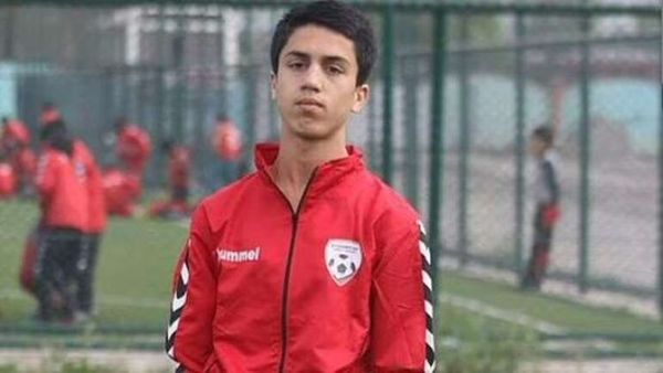Fallece un joven futbolista afgano al tratar de huir del país en avión