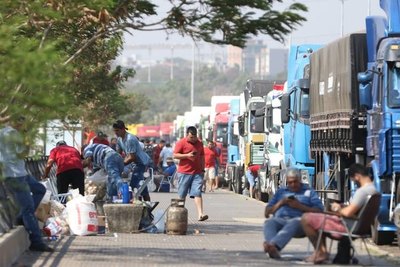 Crónica / Camioneros levantan paro: aumentó el flete