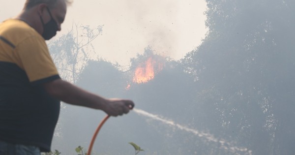 La Nación / Bomberos reportan 2 mil focos de incendio