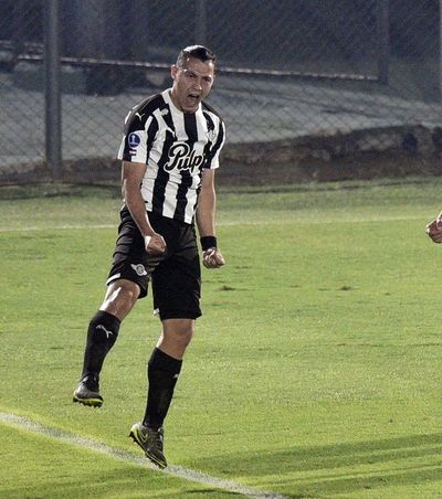 Saca “pecho” ante Santos - Fútbol - ABC Color