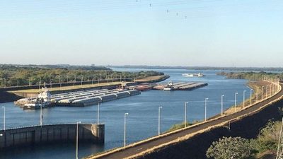 AGUAS LIBERADAS POR ITAIPÚ PERMITEN MOVILIZAR EXPORTACIÓN DE 200.000 TONELADAS DE SOJA