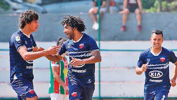 Fernando aprovecha el flojo andar de Yegros y se prende