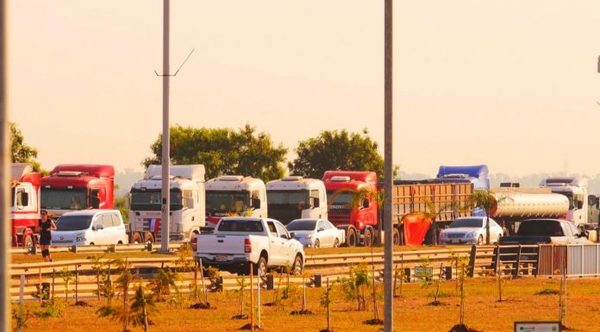 Se levanta paro de camioneros tras firma de acuerdo por un costo operativo mínimo del transporte de cargas
