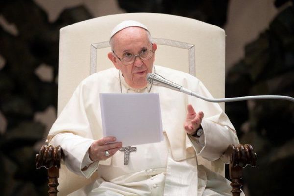 El Papa pide a latinoamericanos vacunarse como un