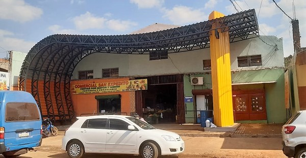 Esto es una REMODELACION de FACHA del mercado zonal o una TRAGADA del DINERO de los esteños