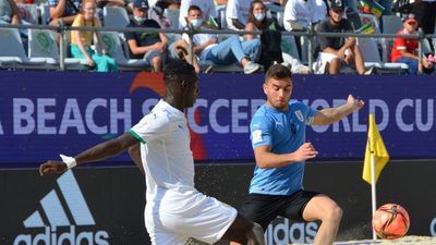 Senegal aplasta a Uruguay en Mundial de fútbol playa
