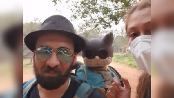 Colombiano ahora recorre con un muñeco réplica de "Bella"