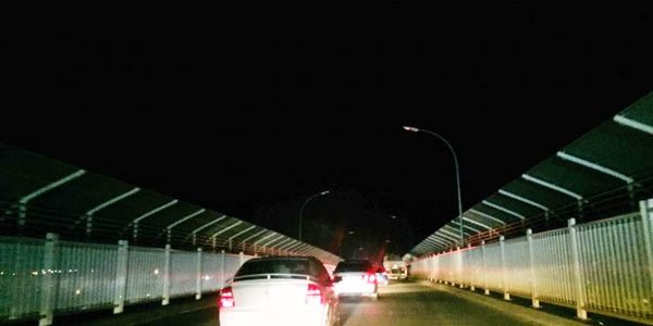 El PUENTE de la AMISTAD esta SIN ILUMINACIÓN