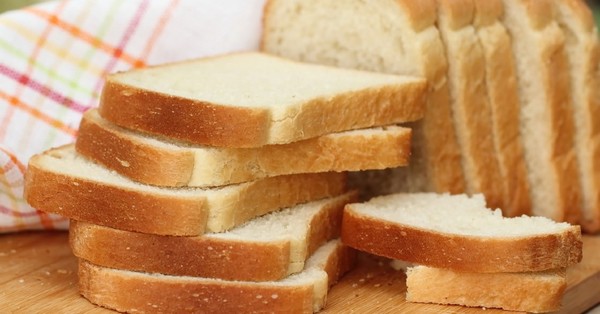 Sufre “fobia a la comida”: Niño de 12 años sobrevive comiendo solo pan blanco y yogures - SNT