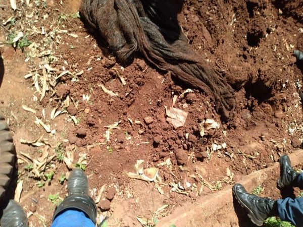 Mujer enterrada en Ponta Porá murió por golpes en la cabeza y cuchilladas en el cuello