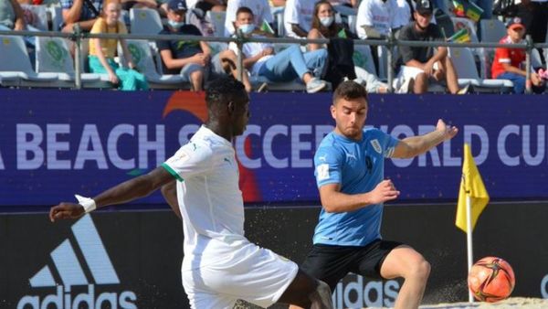 Senegal aplasta a Uruguay en Mundial de fútbol playa