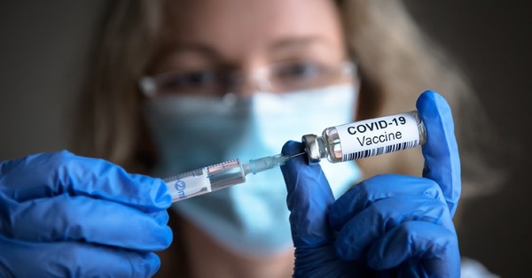 Estudio descifra cómo el Covid “burla” la protección generada por las vacunas - SNT