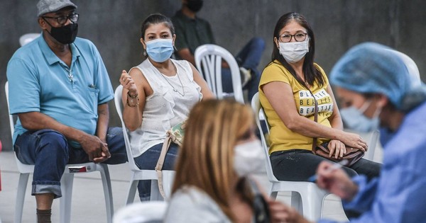 La Nación / Colombia autoriza tercera dosis para inmunodeprimidos