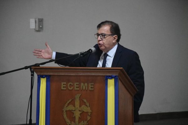 Duarte Frutos brindó conferencia sobre “Soberanía Energética” en el Comando Mayor - El Trueno
