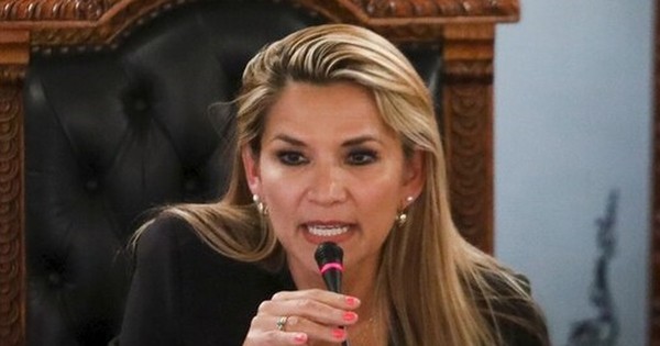 La Nación / Expresidenta de Bolivia fue acusada por “genocidio”