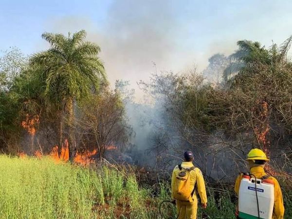 Incendios en Minga Guazú: bomberos tienen solo el 5% del equipo requerido