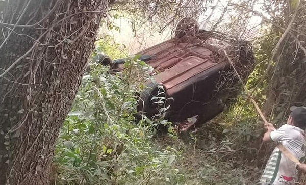 Un herido tras vuelco de vehículo en Coronel Oviedo - Noticiero Paraguay