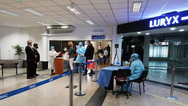 Salud flexibiliza protocolo para viajeros que ingresen al país