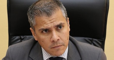 La Nación / Reclamos de Espínola debieron darse en privado, afirma apoderado de la ANR
