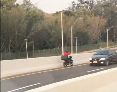 Motociclista “kamikaze” viajó a contramano en nuevo viaducto del Botánico - Nacionales - ABC Color